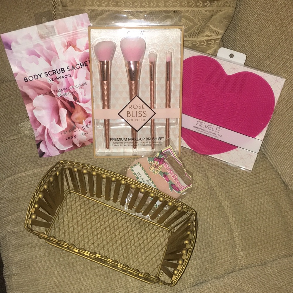 💝 Pretty ‘N Pink Stainless Steel Gold Gift Basket - Picture 3 of 7